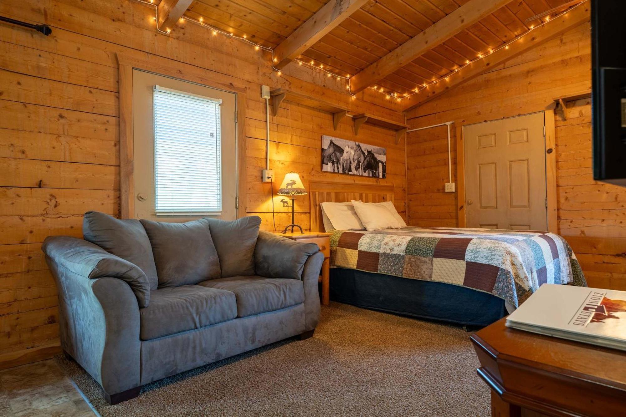 The Park Cabin At Mount Carmel Motel And Rv Park Exterior photo